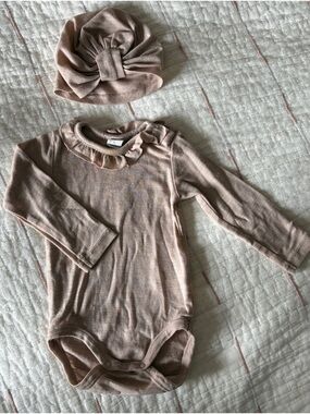 H & M Blush Pink Ruffle-Collar 100% Wool Long-Sleeve Onesie with Matching Hat
